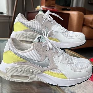 WM NIKE AIR MAX EXCEE SIZE 7.5